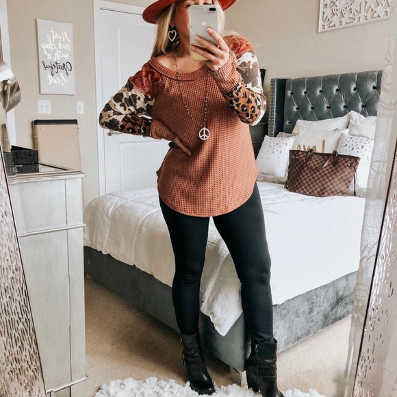 Mix Match Sleeve Waffle Patterned Knit Top - Picture 3 of 8